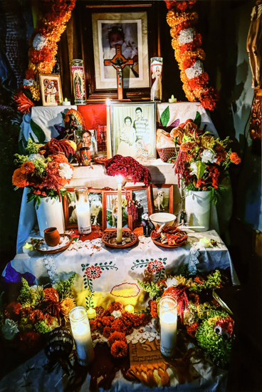 Dia De Los Muertos Ofrenda